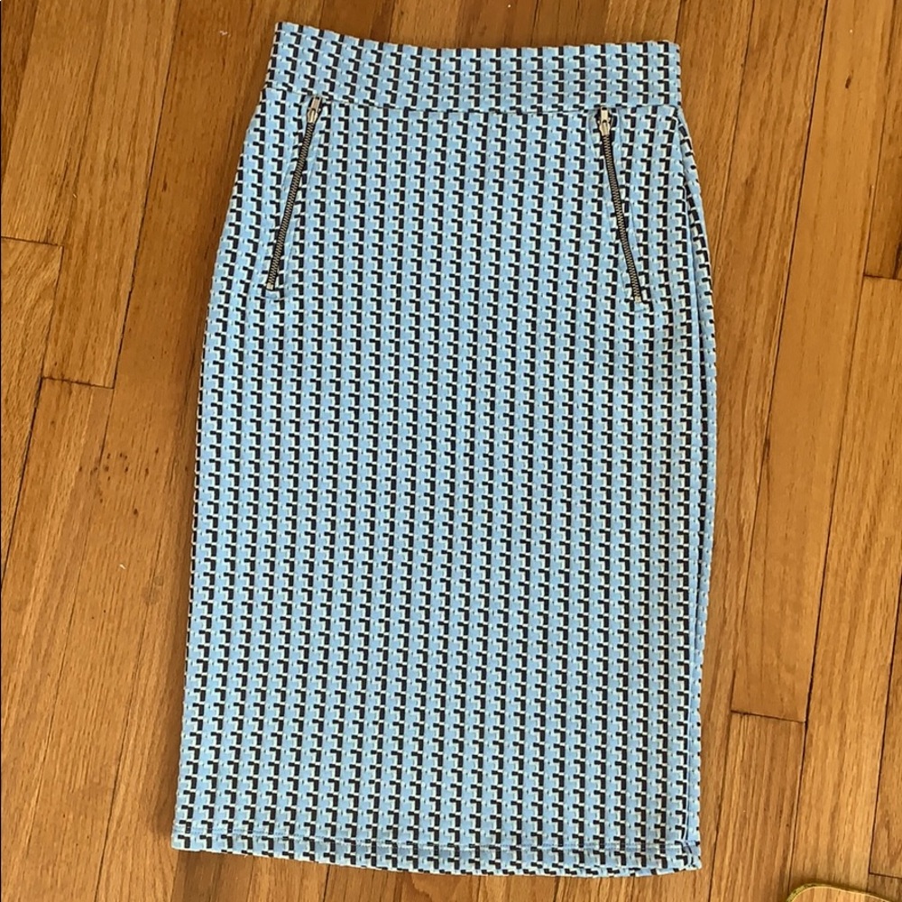NWT stretch pencil skirt. Size S